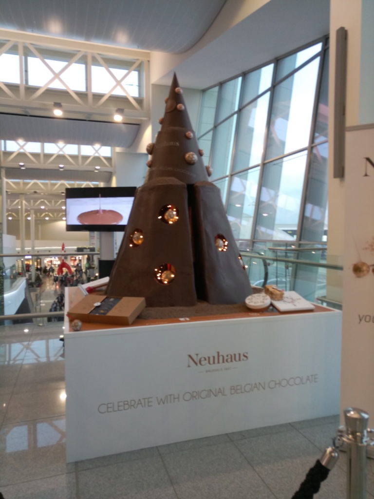 Σοκολατένιο δέντρο στο αεροδρόμιο των Βρυξελλών