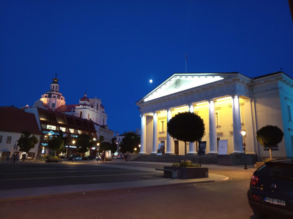 Το Δημαρχείο του Βίλνιους φωτισμένο το βράδυ
