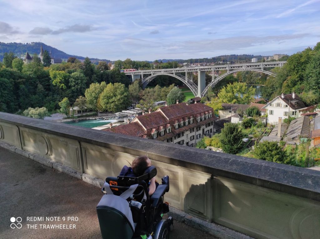 Απολαμβάνοντας τη μαγευτική θέα στη Βέρνη, Ελβετία