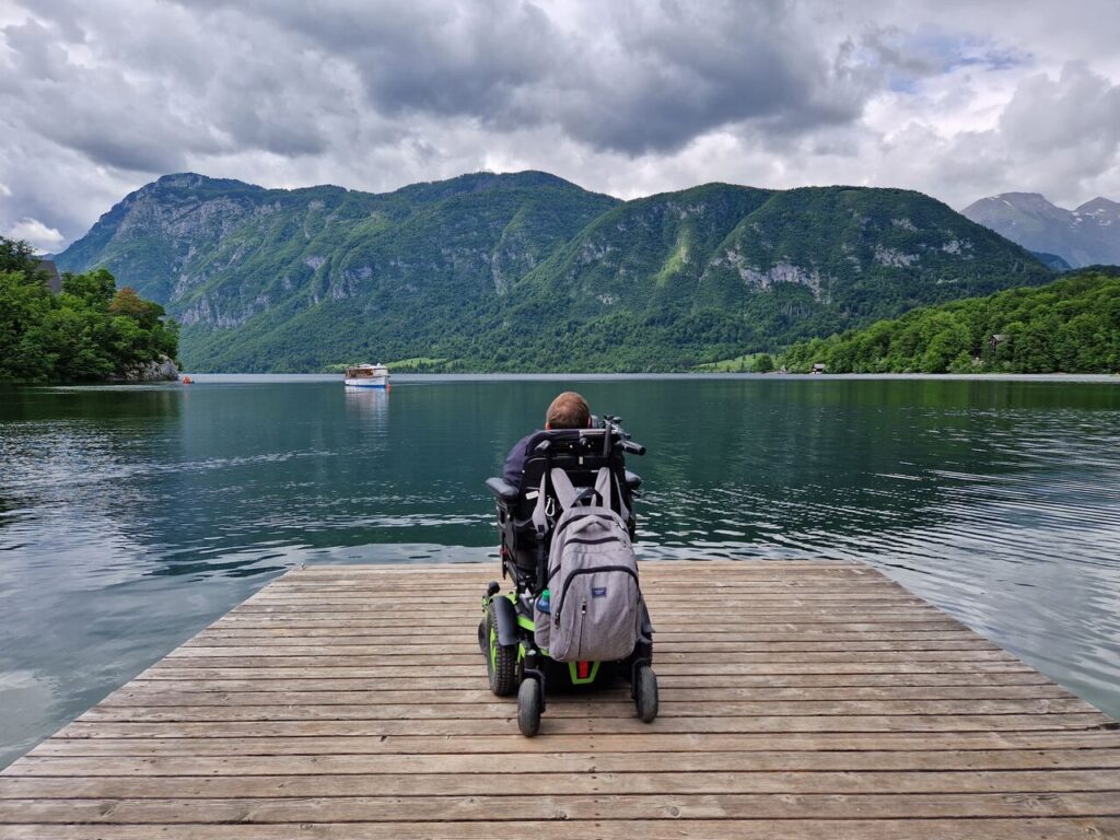 Απολαμβάνοντας την ηρεμία της λίμνης Μπόχιν στη Σλοβενία