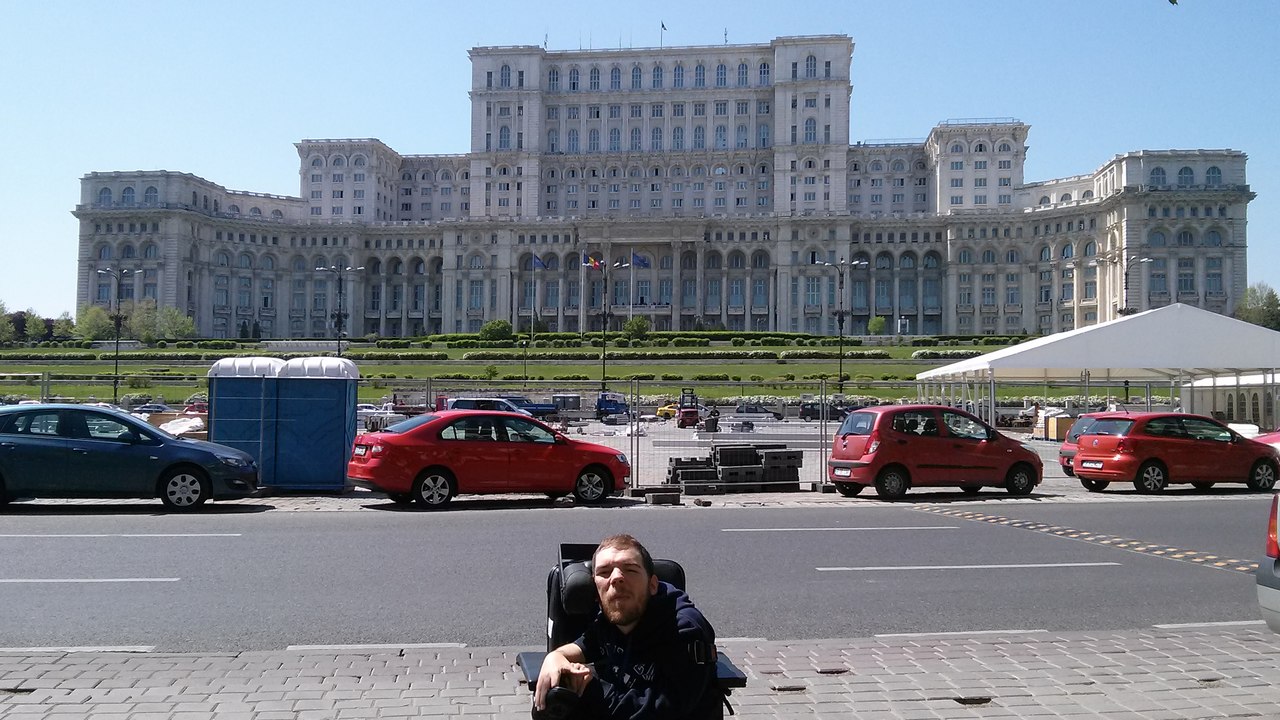 Με το Παλάτι της Βουλής στο Βουκουρέστι