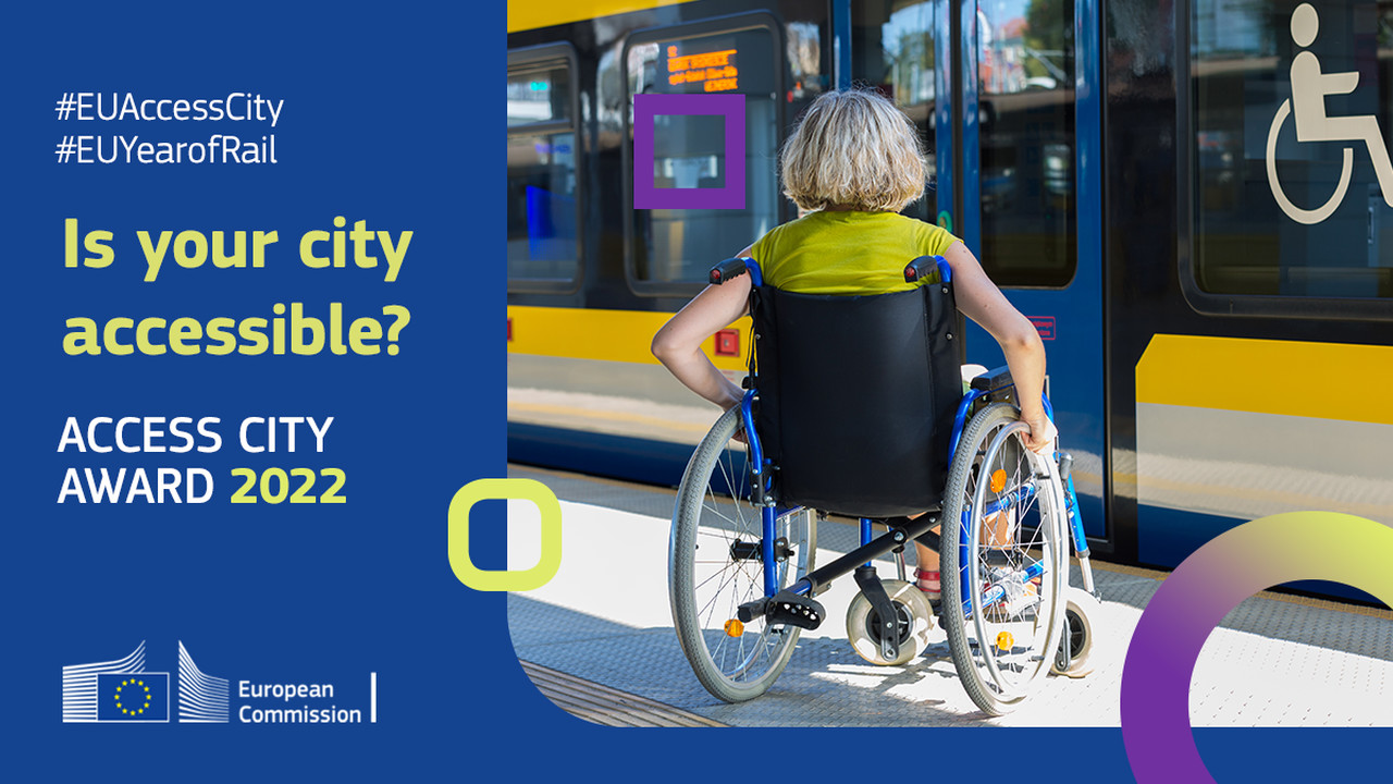Η εικόνα δείχνει μια γυναίκα σε αμαξίδιο έτοιμη να μπει στο μετρό. Δίπλα το κείμενο λέει: #EUAccessCity #EUYearofRail Is your city accessible? Access City Award 2022, ενώ υπάρχει και το σήμα της Κομισιόν
